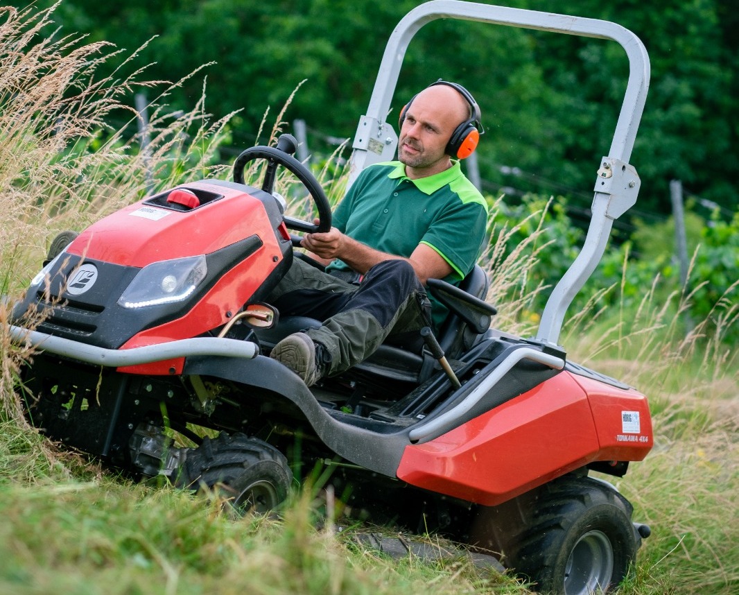 Hangmähen mit Spezialgerät